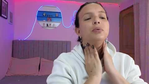 misofialeal online show from October 2025 07:26:01 PM