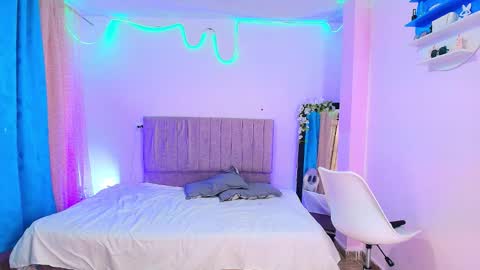 misofialeal online show from February 2026 06:19:01 PM