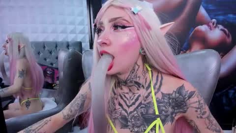 miss___angel online show from September 2025 06:19:02 PM