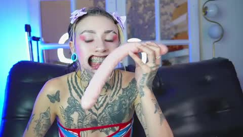 miss___angel online show from April 2026 01:41:01 PM