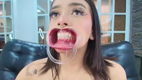 Snapshot of miss___sabrina chatting on December 2025 06:16:01 PM Sabrina online show from December 2025 06:16:01 PM