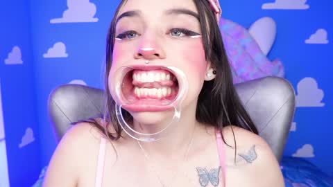 Sara online show from February 2025 10:20:01 PM