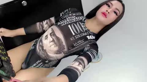Snapshot of miss_azumix chatting on May 2026 01:27:01 PM AZUMI online show from May 2026 01:27:01 PM