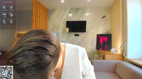 Snapshot of miss_bubbles chatting on September 2025 01:31:02 AM Sandy online show from September 2025 01:31:02 AM