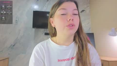 Snapshot of miss_bubbles chatting on October 2025 12:30:01 AM Sandy online show from October 2025 12:30:01 AM