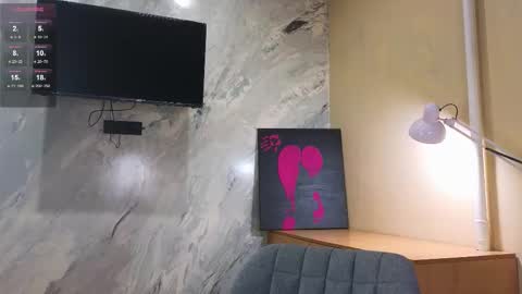 Snapshot of miss_bubbles chatting on October 2025 12:31:02 AM Sandy online show from October 2025 12:31:02 AM