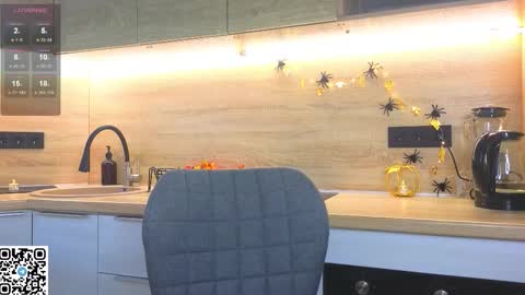 Snapshot of miss_bubbles chatting on October 2025 01:13:02 AM Sandy online show from October 2025 01:13:02 AM