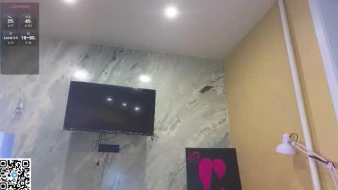 Snapshot of miss_bubbles chatting on October 2025 11:28:02 PM Sandy online show from October 2025 11:28:02 PM