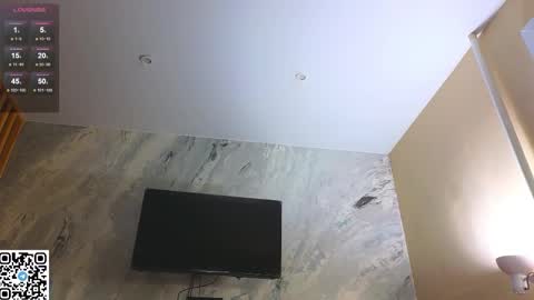 Snapshot of miss_bubbles chatting on November 2025 12:35:02 AM Sandy online show from November 2025 12:35:02 AM