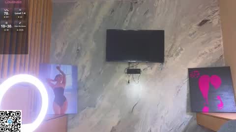 Snapshot of miss_bubbles chatting on November 2025 12:55:01 AM Sandy online show from November 2025 12:55:01 AM