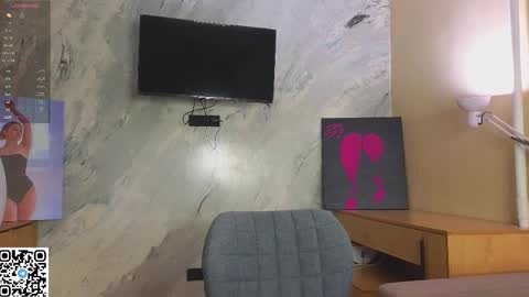 Snapshot of miss_bubbles chatting on November 2025 12:33:01 AM Sandy online show from November 2025 12:33:01 AM