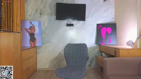 Snapshot of miss_bubbles chatting on November 2025 12:36:01 AM Sandy online show from November 2025 12:36:01 AM