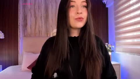 Natalia Aristizbal online show from June 2026 12:02:01 PM
