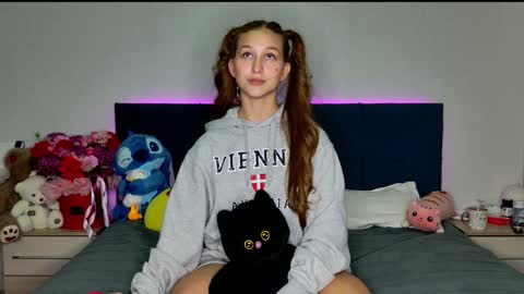 Snapshot of miss_emily_miller chatting on November 2025 05:36:02 PM Emily online show from November 2025 05:36:02 PM