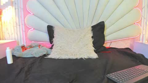 miss_evans_ online show from January 2026 05:49:02 PM