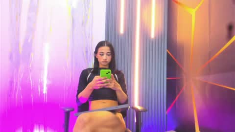 Snapshot of miss_isa19 chatting on May 2026 12:33:02 PM miss_isa19 online show from May 2026 12:33:02 PM