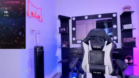 Snapshot of miss_kittyn chatting on February 2025 04:07:02 AM Miss Kittyn online show from February 2025 04:07:02 AM