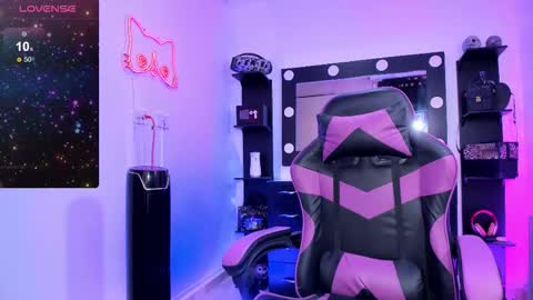 Snapshot of miss_kittyn chatting on November 2025 01:06:01 AM Miss Kittyn online show from November 2025 01:06:01 AM