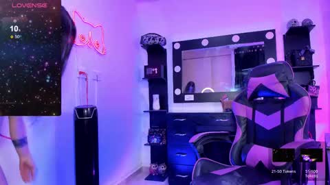 Snapshot of miss_kittyn chatting on December 2025 01:10:01 AM Miss Kittyn online show from December 2025 01:10:01 AM