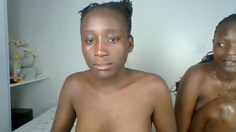 miss_lolah7 online show from May 2026 12:01:02 PM