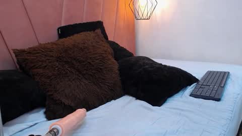 Snapshot of miss_m1a chatting on November 2025 11:33:02 AM mia online show from November 2025 11:33:02 AM