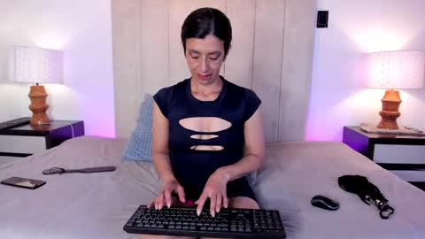 miss_milf_ online show from April 2026 07:54:01 PM