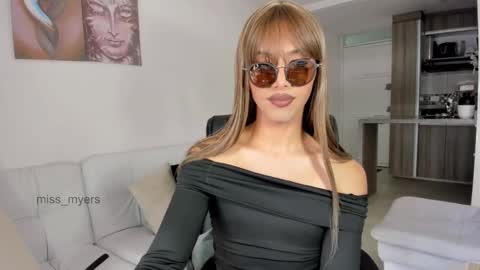 Goddess Myers  thumb up is important for me kisses  online show from October 2025 07:32:01 PM