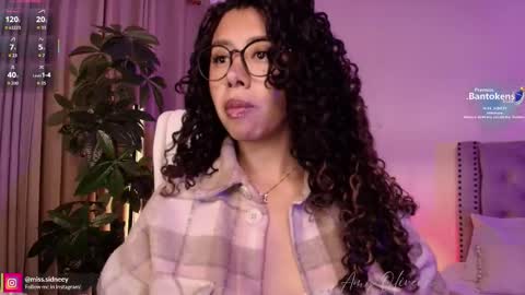 Amy Olivera online show from September 2025 01:14:02 PM