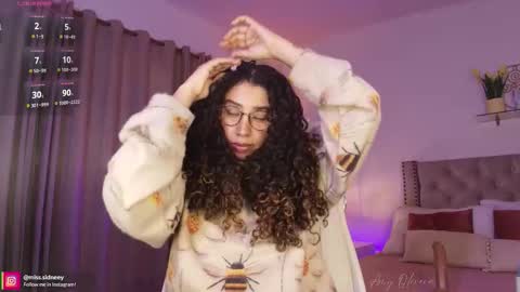 Amy Olivera online show from November 2025 01:00:02 PM