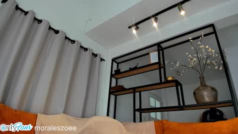 Zoee     online show from October 2025 04:04:01 PM