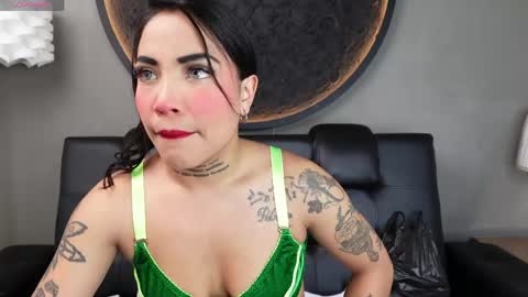 Snapshot of miss_vaiolette chatting on June 2026 11:02:01 AM Vaiolette online show from June 2026 11:02:01 AM