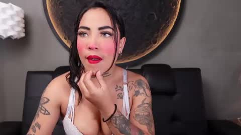 Snapshot of miss_vaiolette chatting on July 2026 11:05:01 AM Vaiolette online show from July 2026 11:05:01 AM