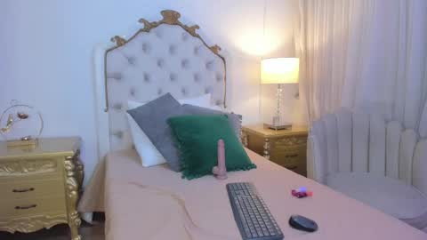 miss vivienne online show from November 2025 03:51:02 AM