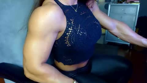 Alesyamuscledoll online show from April 2026 05:51:01 PM