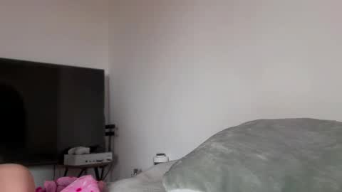 Ameliahs online show from September 2025 12:08:02 PM