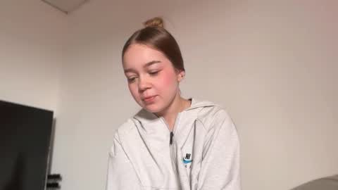 Ameliahs online show from October 2025 03:31:02 PM