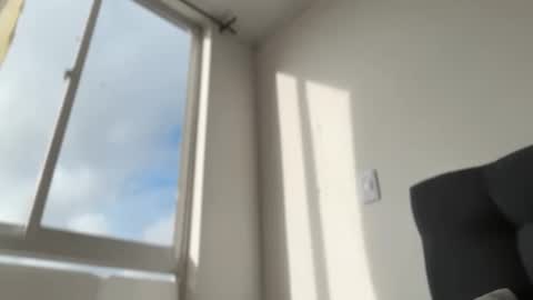 Ameliahs online show from November 2025 12:27:02 PM