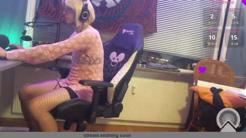 Snapshot of missbeccasissy chatting on December 2024 04:08:02 PM MissBeccasissy online show from December 2024 04:08:02 PM