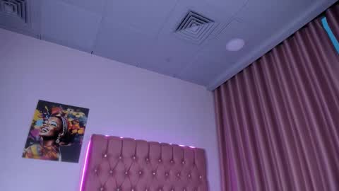 Elise online show from November 2025 09:11:01 PM