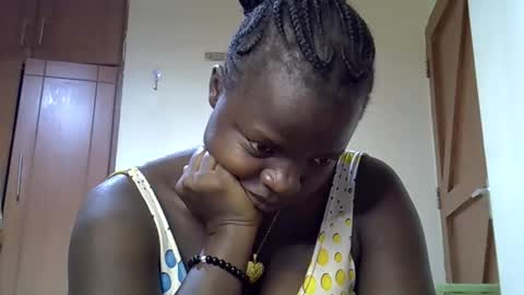 Snapshot of misscandy352_ chatting on May 2026 01:54:02 PM misscandy352_ online show from May 2026 01:54:02 PM