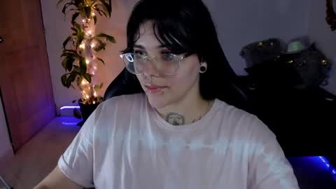 Snapshot of misscharlottte_18 chatting on December 2024 07:01:01 AM Missy Charlottte. Hey remember to give me a thumbs up ty online show from December 2024 07:01:01 AM