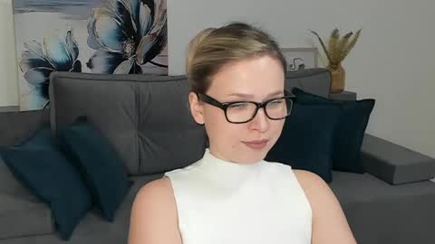 Snapshot of missdariross chatting on January 2025 05:33:02 PM Miss Darina Ross online show from January 2025 05:33:02 PM