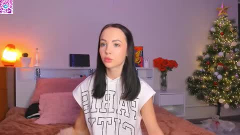 Snapshot of misseliss chatting on December 2025 09:54:01 PM Hello dear my name Elisa online show from December 2025 09:54:01 PM