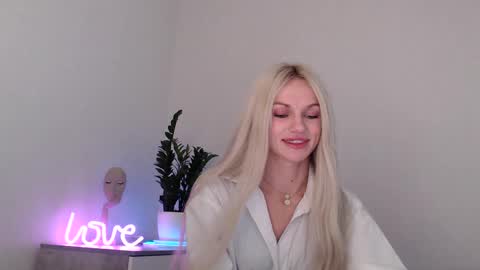 EMMA online show from December 2024 09:55:01 PM