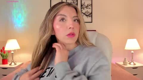 Bella Castillo online show from September 2025 02:29:02 PM