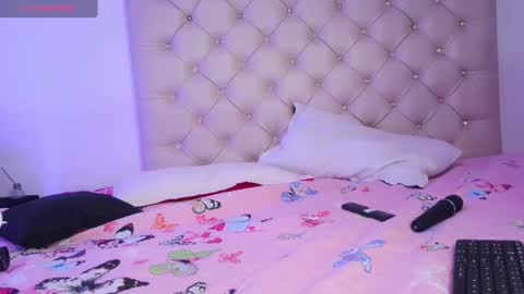 misskatiia online show from February 2025 12:22:02 PM