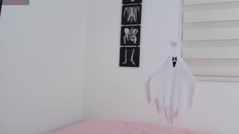 misskatiia online show from October 2025 10:16:02 AM