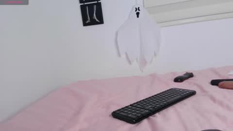 misskatiia online show from October 2025 10:05:02 AM