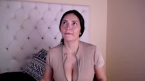 Danna online show from December 2024 08:25:01 PM