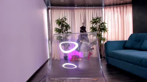 misskiarra online show from January 2025 09:00:01 AM